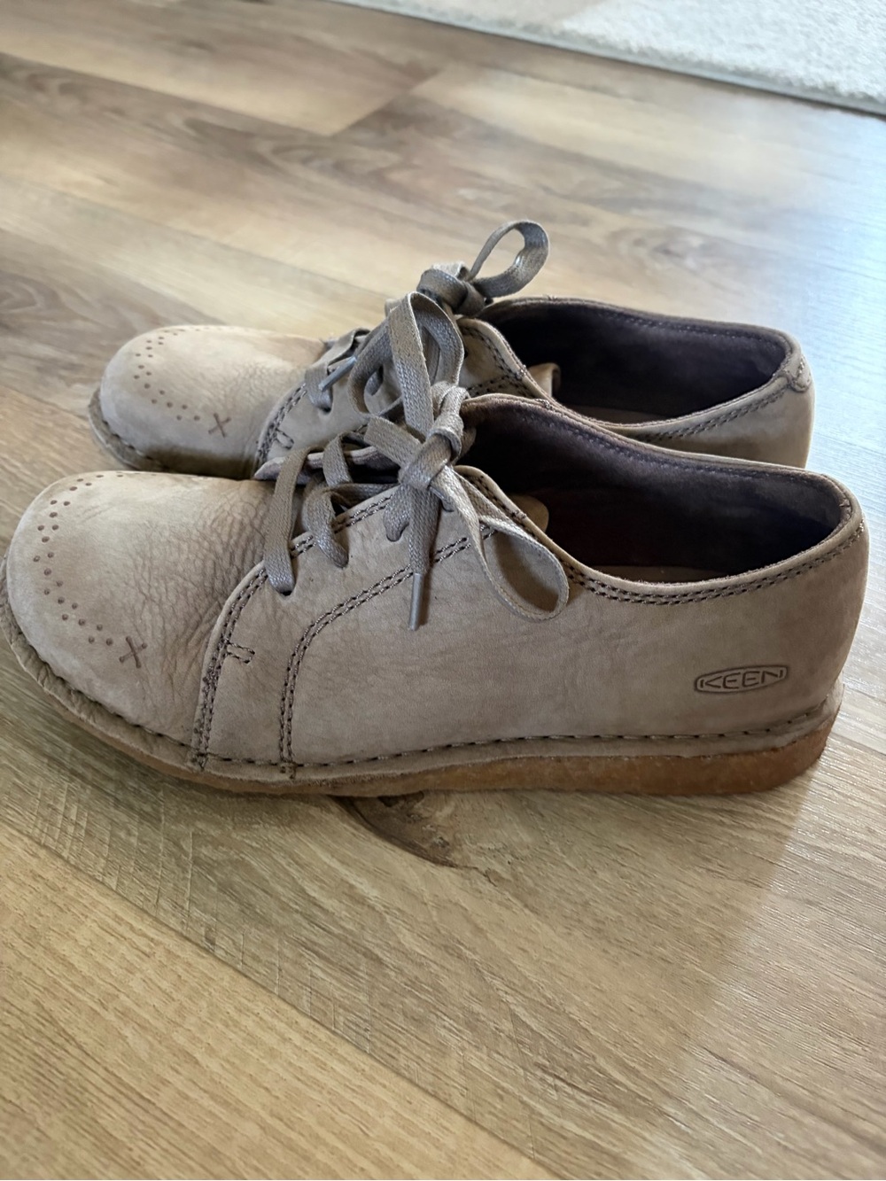 KEEN Sierra Leather Lace Up Oxford Shoes Women's Size 6.5 Grey Taupe Comfort
